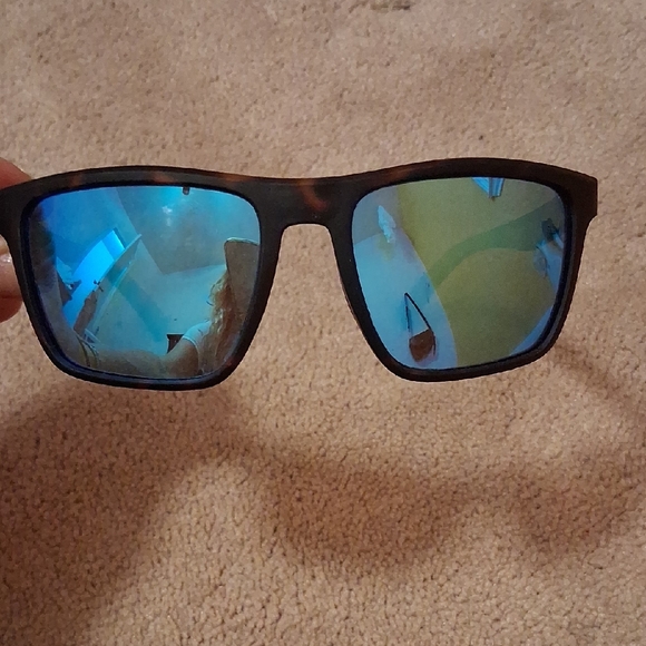 Foster Grant Other - Foster Grant Men's Tortoiseshell Frame Sunglasses with Blue Mirrored Lenses